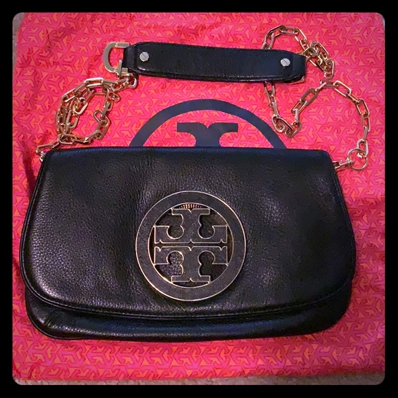 Tory Burch Handbags - Tory Burch Amanda logo crossbody bag